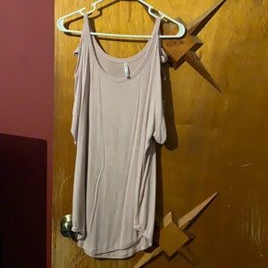 Super soft material.Easy to style with most thing.